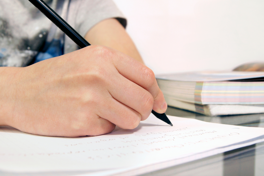 how to write a strong informative essay